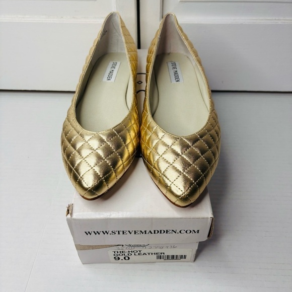New STEVE MADDEN The Hot Gold Leather Quilted Flats Size 9 - Picture 2 of 7